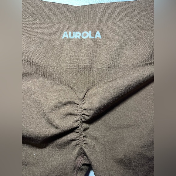 Aurola Amazon Scrunch Shorts - Picture 3 of 4
